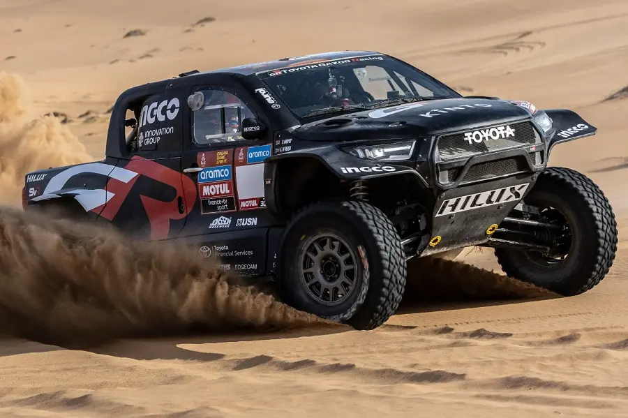 نسخه رالی Toyota Hilux Dakar در مسیرهای چالشبرانگیز رالی داکار