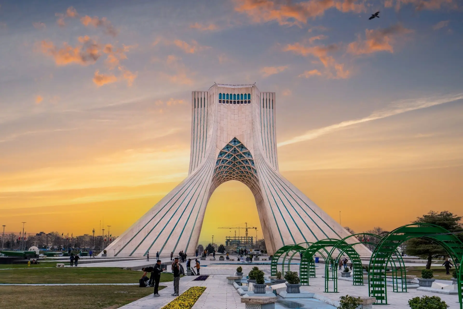 منظره زیبا از جاده قزوین به تهران با کوهستانهای اطراف