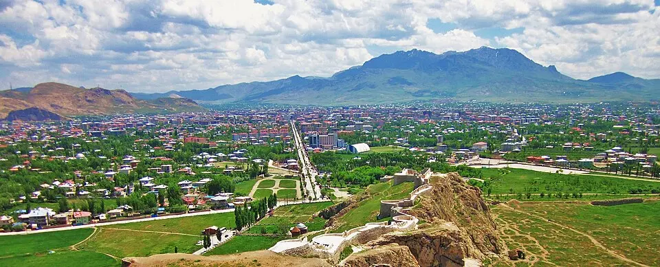 نمونه کامیونت‌های مختلف با ابعاد و ظرفیت‌های گوناگون برای حمل بارهای سبک تا سنگین
