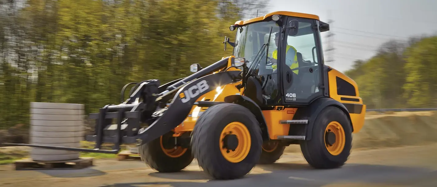لودر JCB WLS 406 در یک معدن با بار سنگین