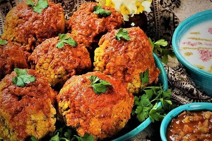 قیمه تبریز با برنج و سبزیجات تازه