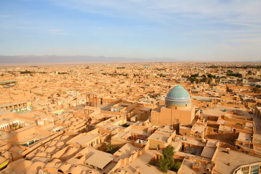 بازار تاریخی یزد با معماری سنتی و گذرهای باریک