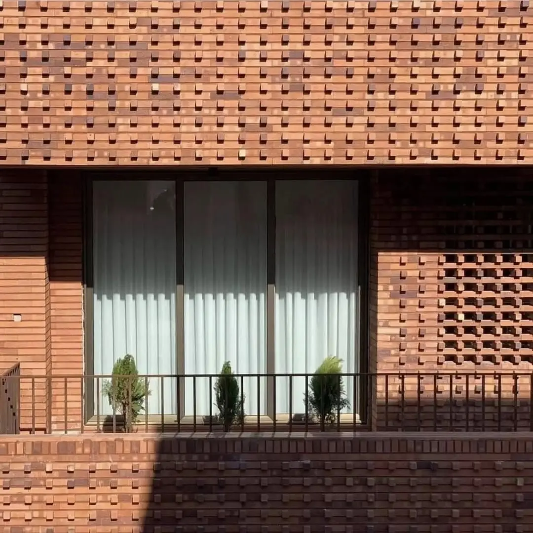 نمونه‌ای از نمای آجری با طرح سنتی و مدرن
