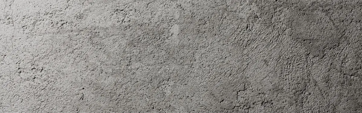 نمونهای از اسکلت فلزی یک ساختمان چند طبقه در حین مونتاژ با قطعات پیشساخته و جرثقیل
