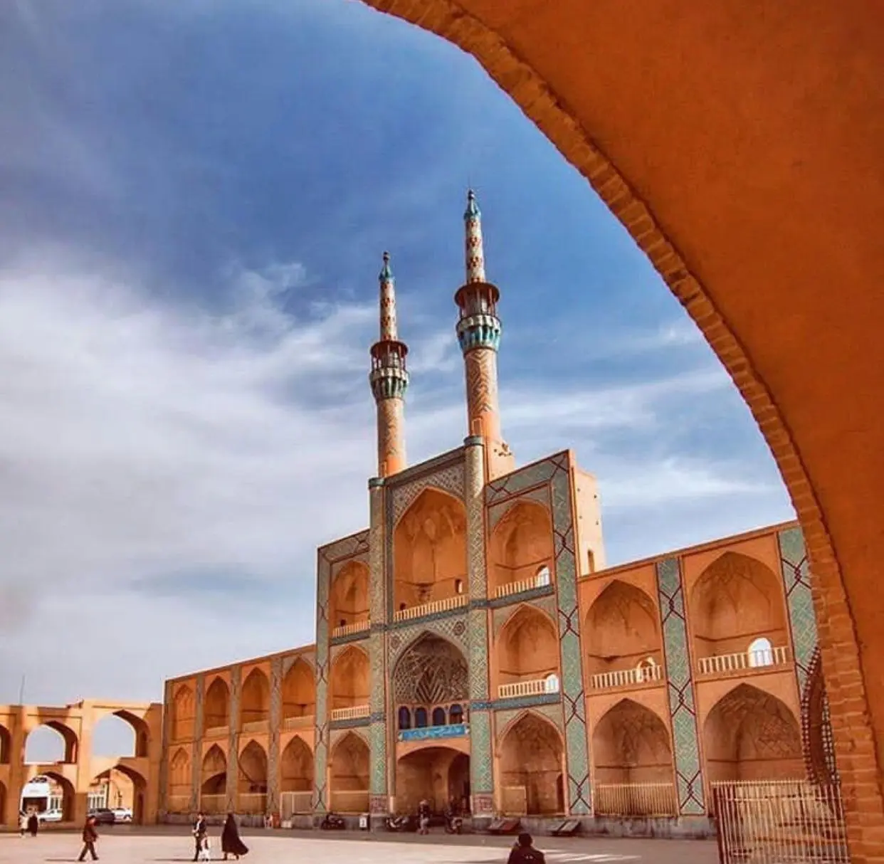 بازار تاریخی یزد با معماری سنتی و گنبدهای زیبا