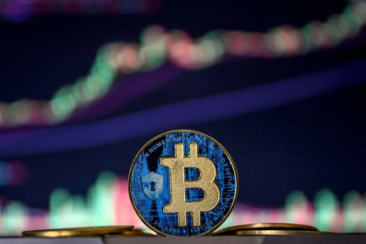 نمودار تاریخی قیمت بیتکوین و تأثیر عوامل اقتصادی بر آن