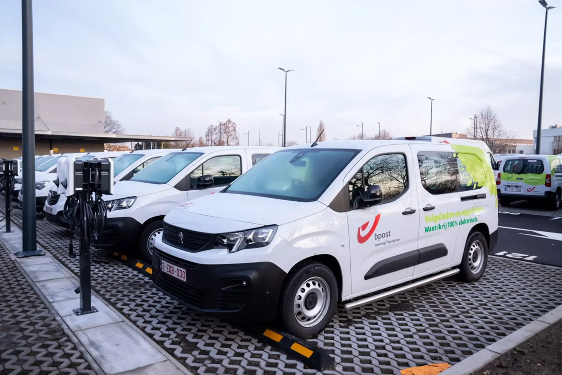 یک کامیون برقی کوچک برای حمل و نقل شهری