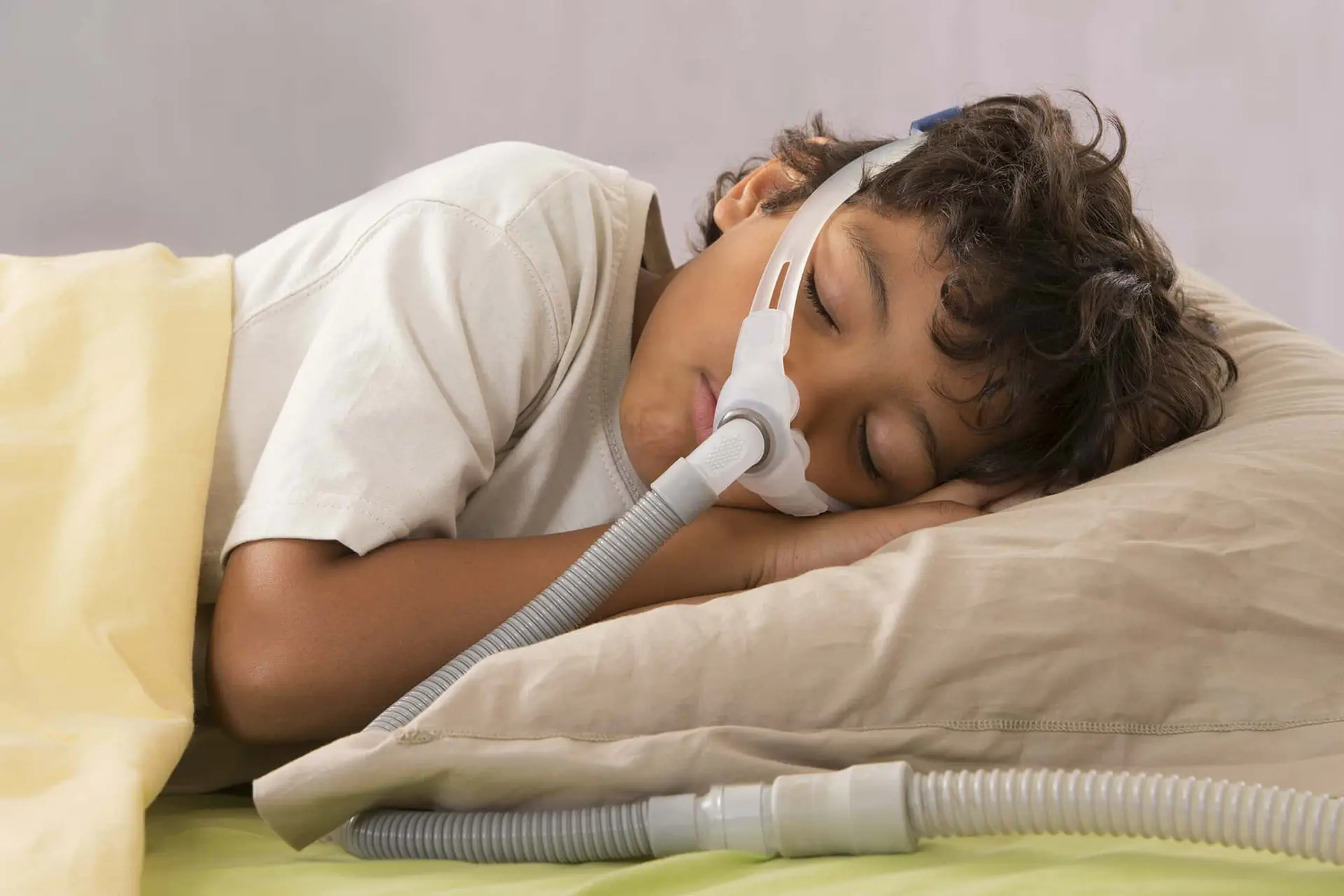 دستگاه CPAP که برای درمان آپنه خواب استفاده میشود