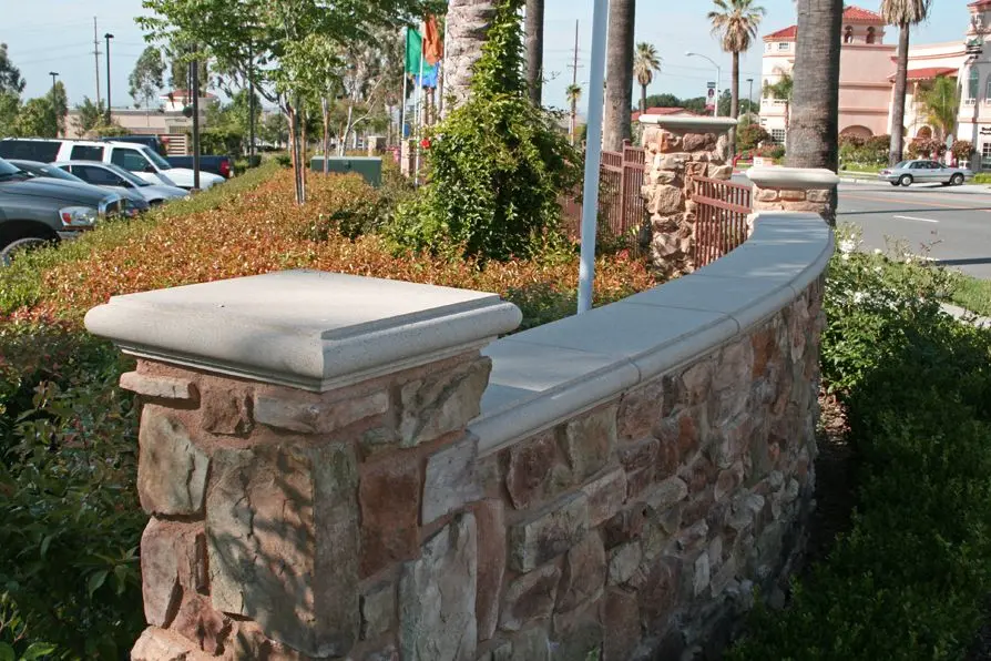 نمونه اجرای درپوش دیوار در محل اتصال دیوار با کف