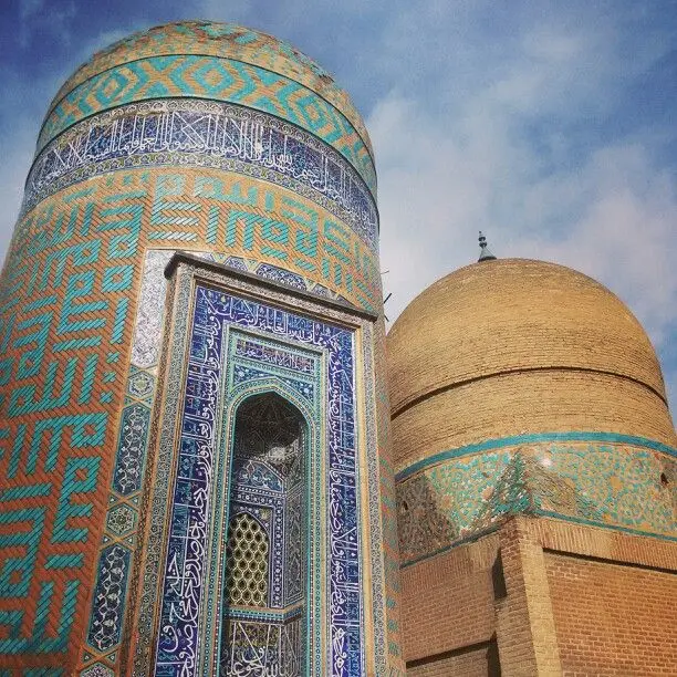 باغ تاریخی اردبیل با درختان قدیمی و فضای سبز
