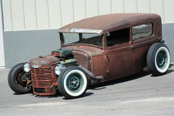 یک نمونه از موتورهای اصلاح‌شده در خودروهای Rat Rod با طراحی غیرمعمول