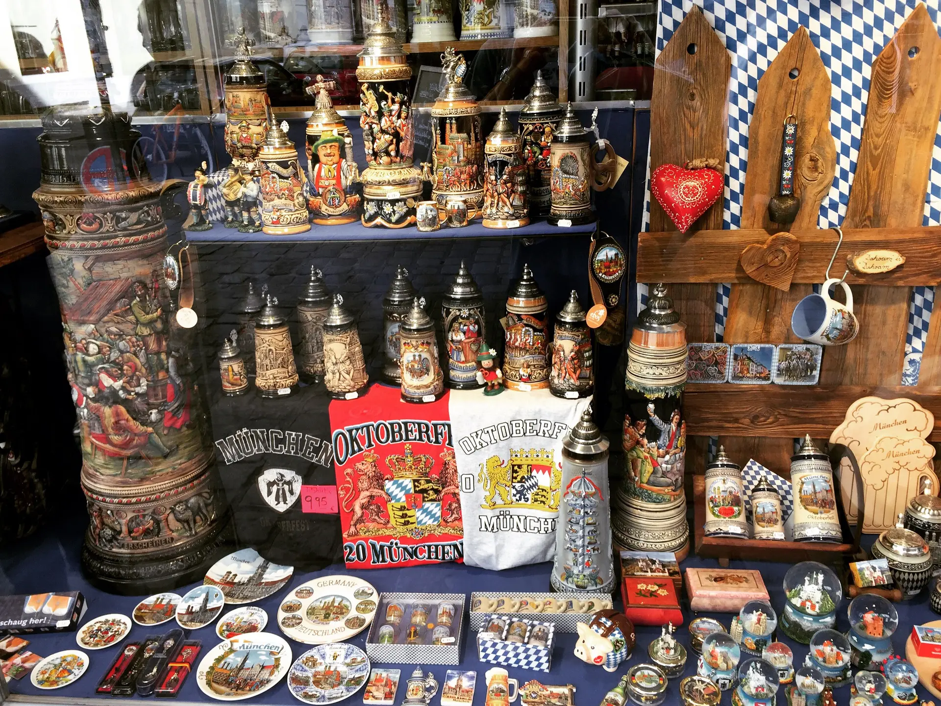 بازار سنتی کرمان با محصولات محلی و سوغات متنوع