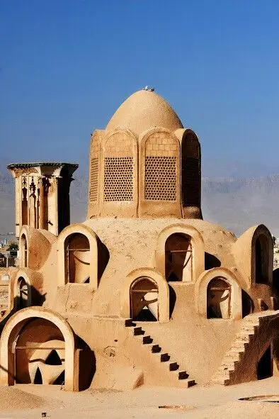 بناهای تاریخی ایرانی با گنبد و ایوان