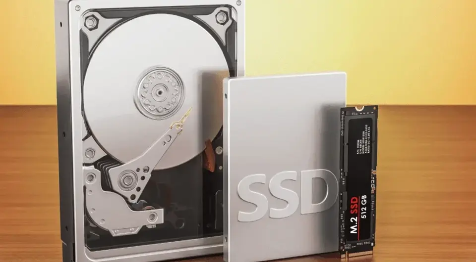 نمونهای از هارد دیسک و SSD در کنار یکدیگر