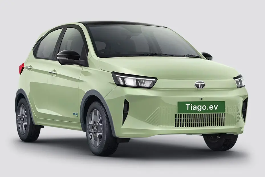 طراحی جلو و چپ تاتا تیاگو EV با خطوط مدرن و نورهای LED