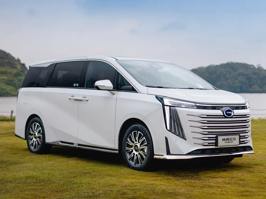 طراحی بیرونی خودرو GAC Trumpchi GS8 با خطوط مدرن و چراغ‌های LED پیشرفته