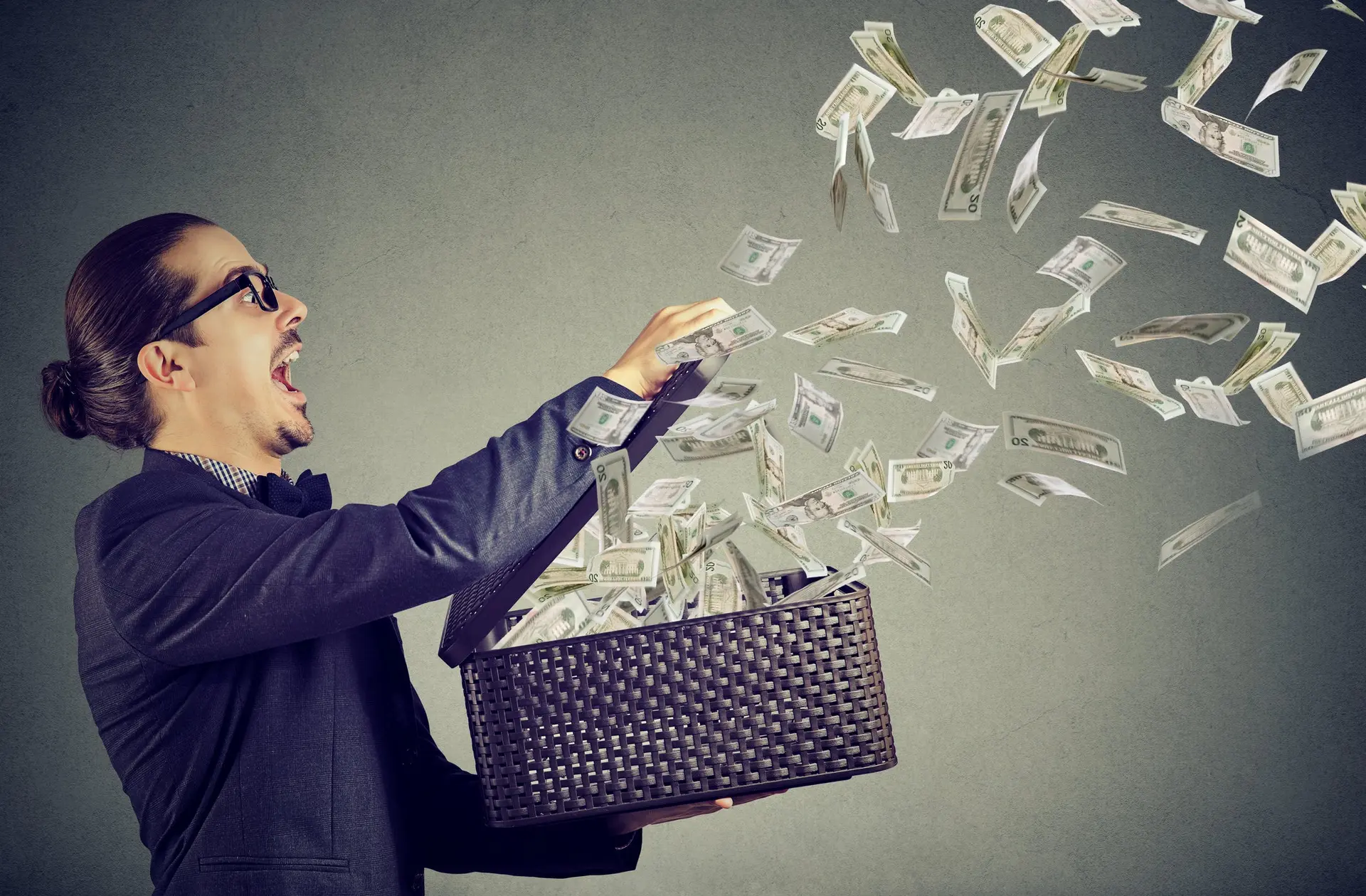 کیف پول و کارت‌های اعتباری برای مدیریت هزینه‌ها