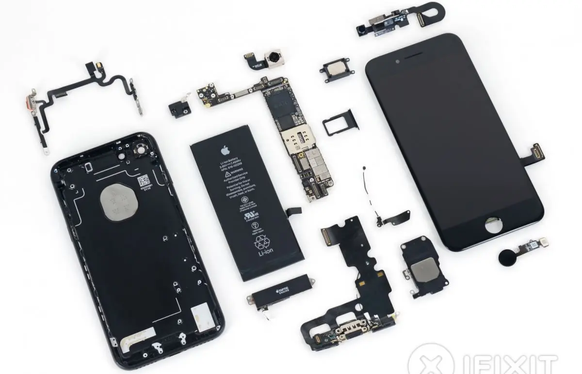 موبایل iPhone با طراحی مدرن و قطعات داخلی باکیفیت