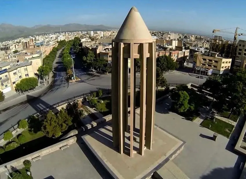 دشت لاله همدان در فصل بهار با گل‌های رنگارنگ