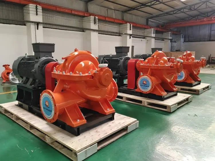پمپ صنعتی سانتریفیوژ در حال کار در یک کارخانه