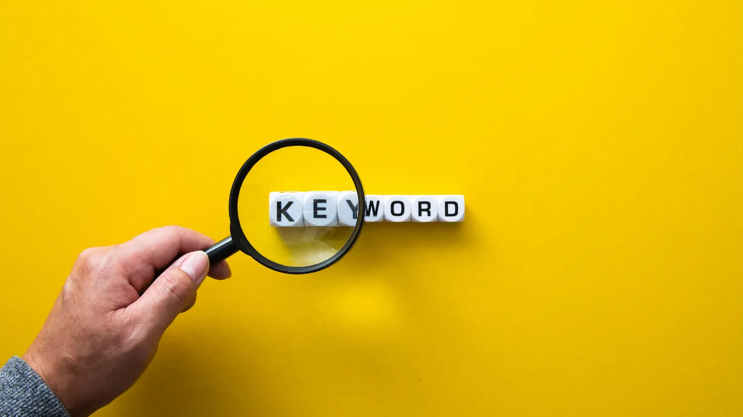 نمایش داده‌های تحلیل کلمات کلیدی در داشبورد SEO