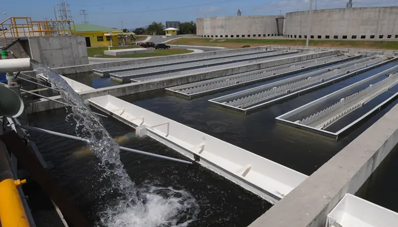 سیستم تصفیه فاضلاب با استفاده از فیلترهای پیشرفته و تجهیزات مدرن