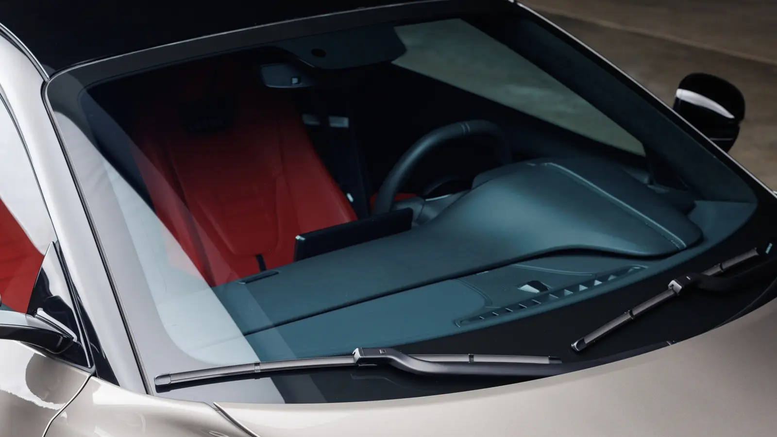 شیشه جلو — Windshield