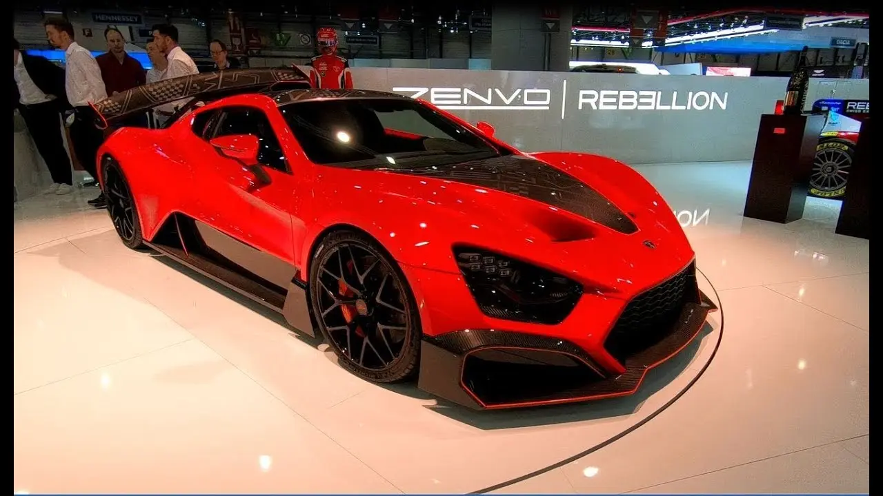 کابین داخلی Zenvo TSR-S با داشبورد دیجیتال و صندلی‌های اسپورت