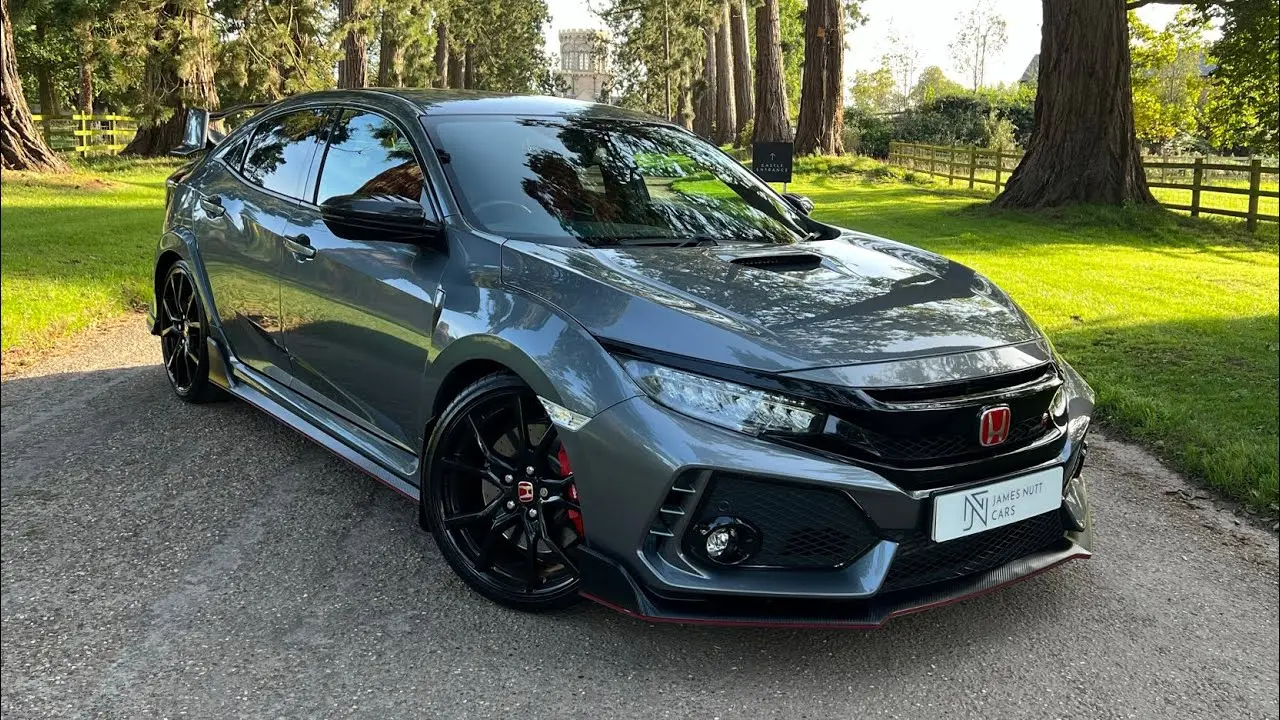کابین داخلی هوندا Civic Type R FK8 با صندلی‌های ورزشی و مواد با کیفیت