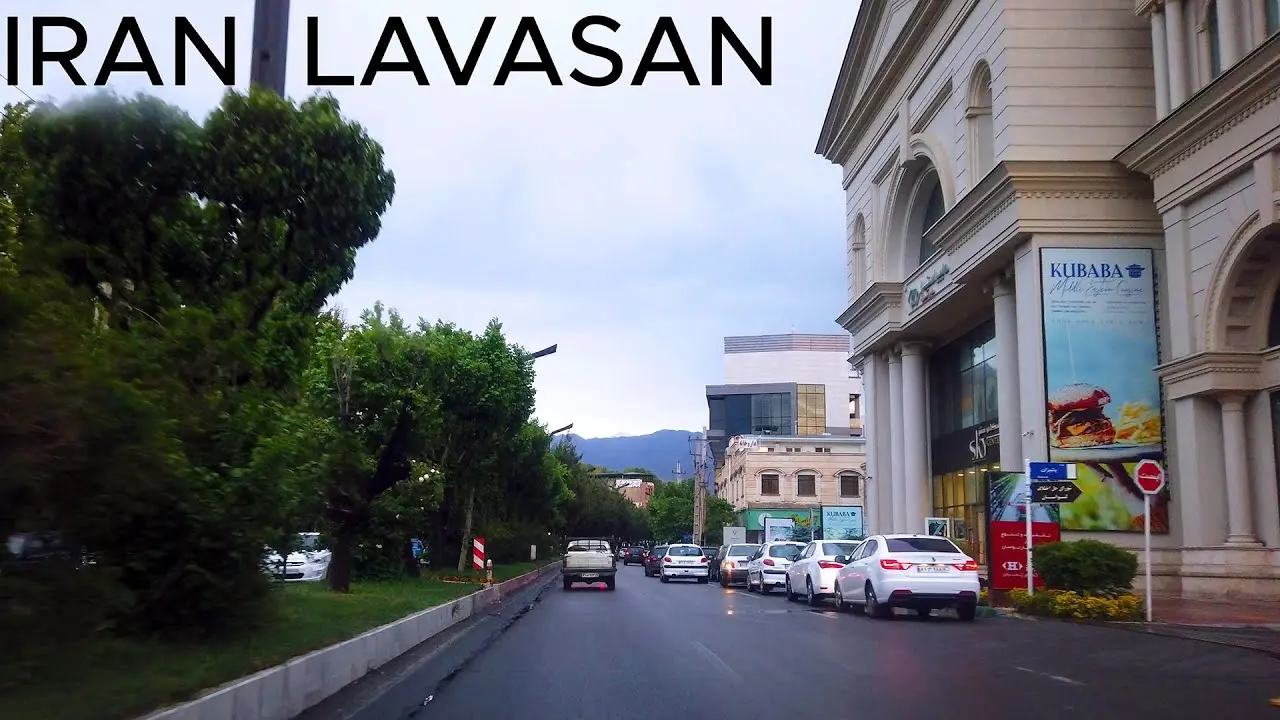 منظره زیبا از دریاچه لواسان با کوهستان‌های اطراف