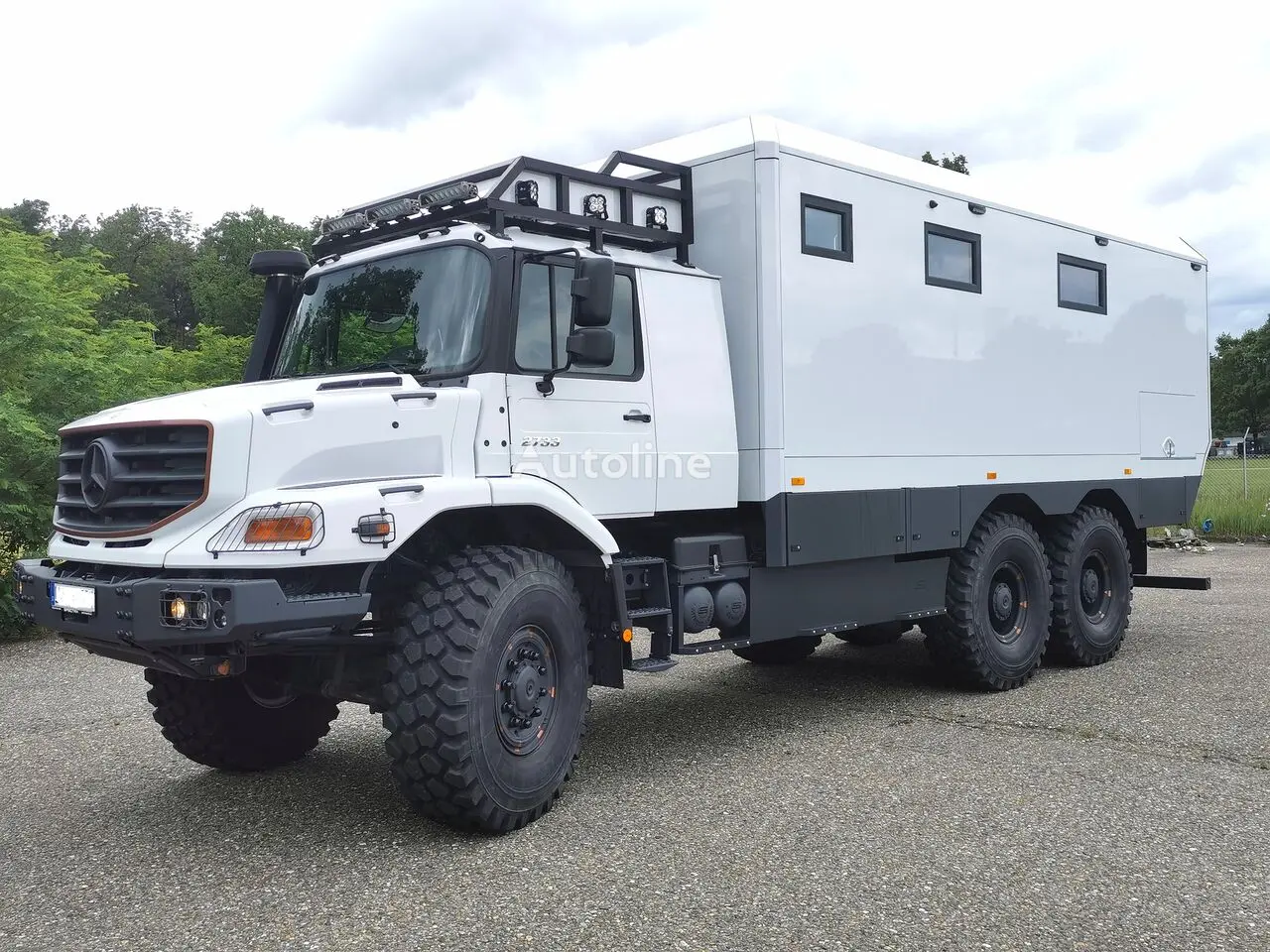 طراحی داخلی و فضای قابل تنظیم Zetros Expedition