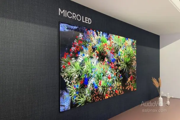 نمونه‌ای از نمایشگر MicroLED با پیکسل‌های بسیار کوچک و روشنایی بالا