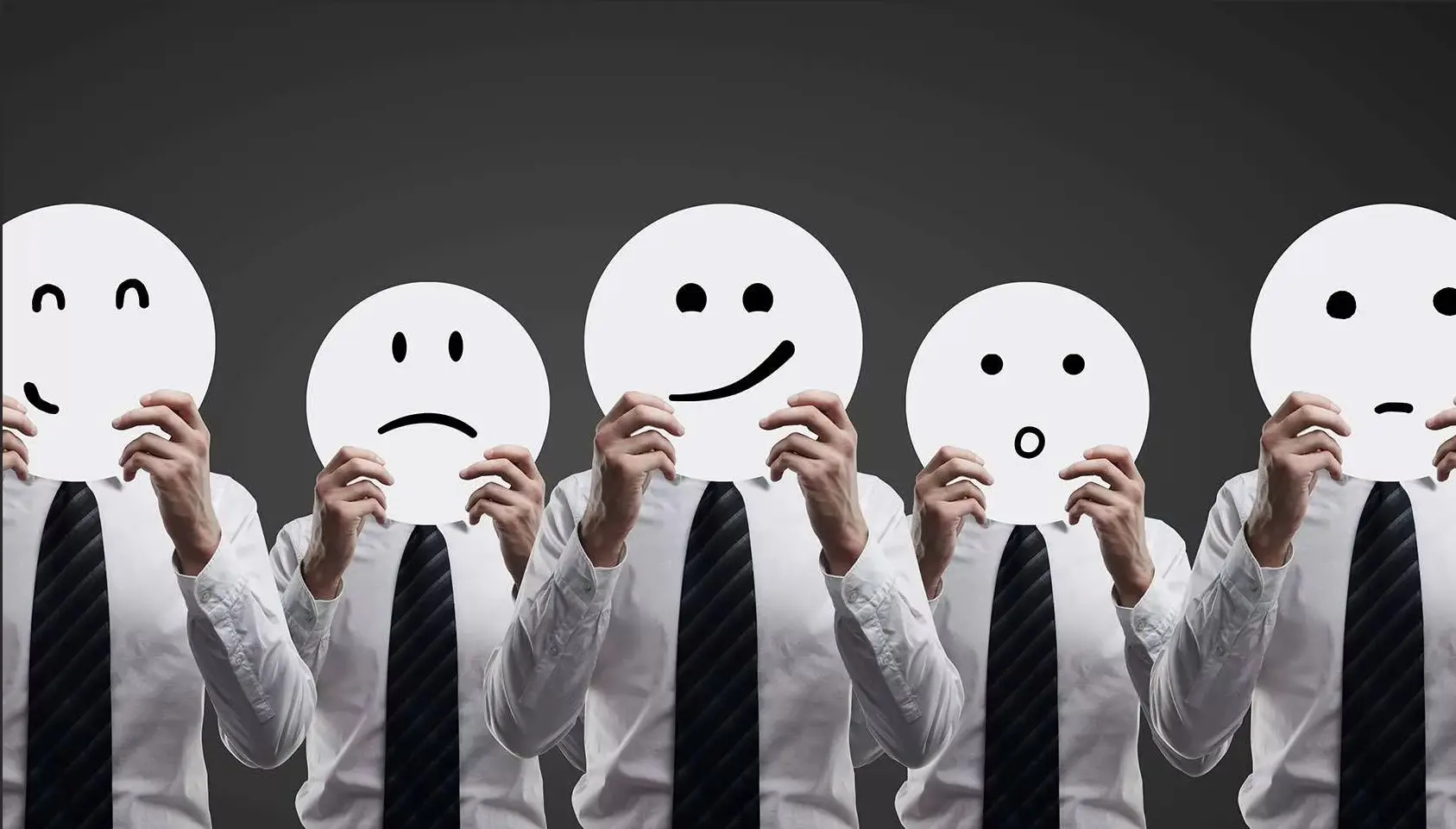 یک فرد در حال تمرین مراقبه برای افزایش خودآگاهی