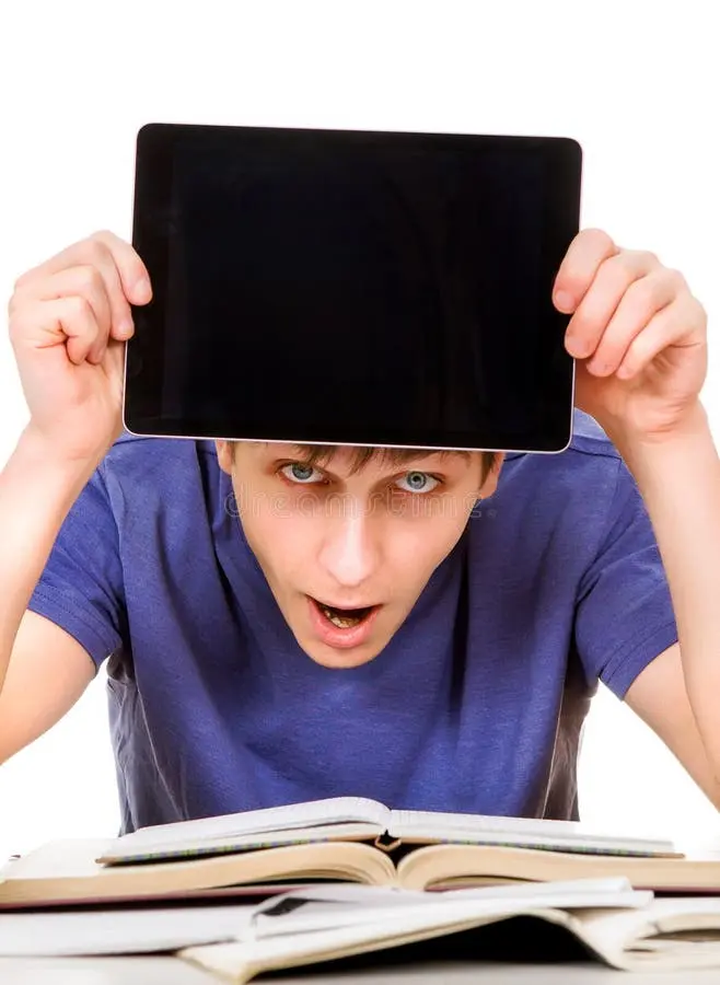 صفحه نمایش تبلت با کیفیت و روشنایی مناسب برای مطالعه