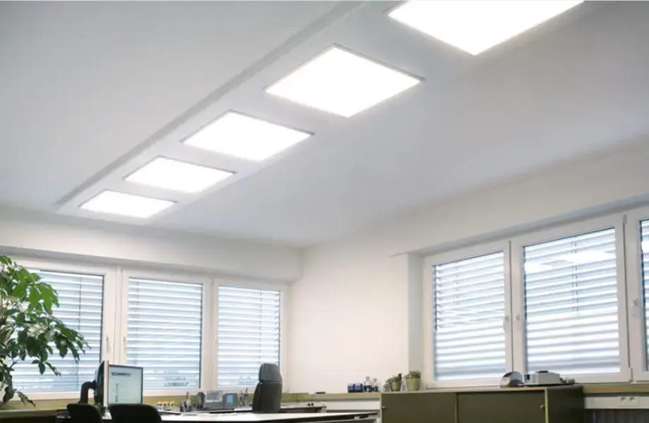 پنل LED با قابلیت کنترل روشنایی و دمای رنگ قابل تنظیم برای استفاده در خانه یا دفتر