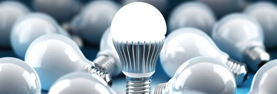 چراغ‌های LED نصب شده بر روی سقف کاذب با طراحی مدرن