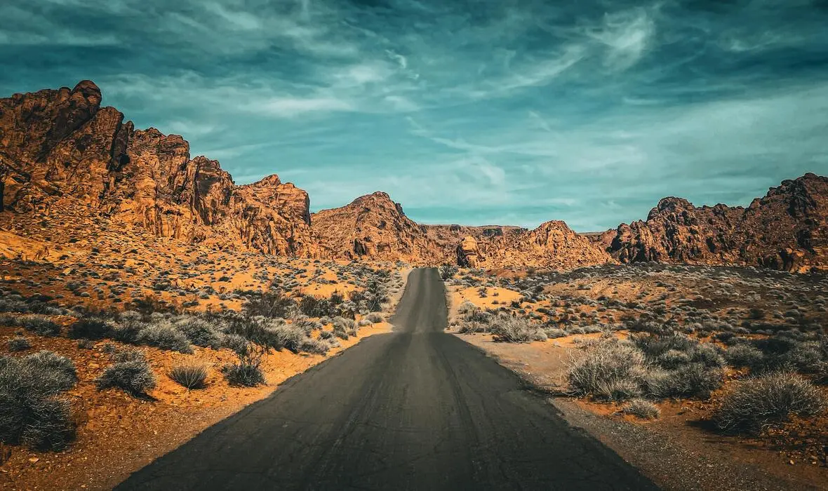 مسیر بیابانی با خودروهای مناسب برای سفر