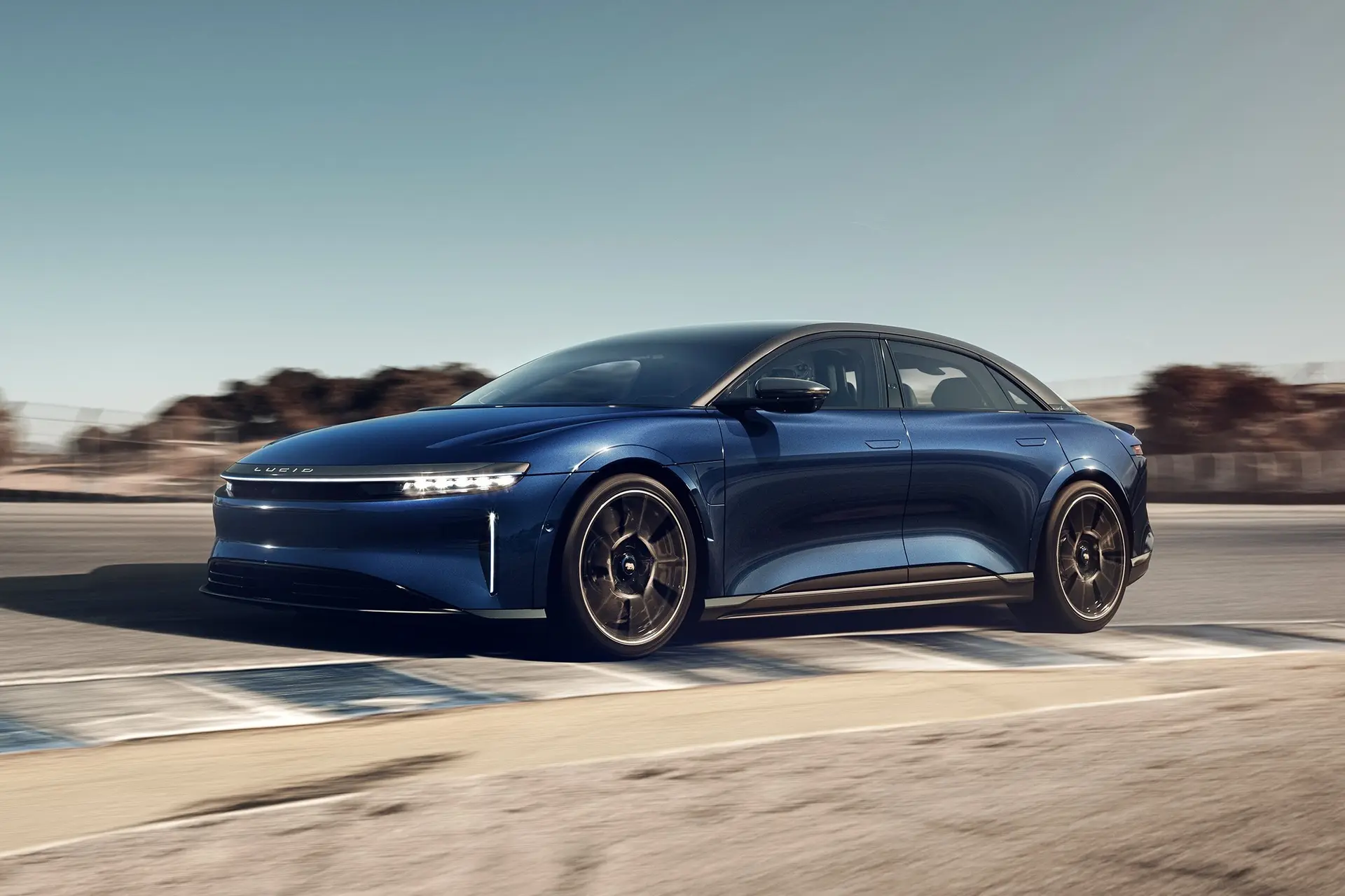 بررسی Lucid Air (لوسید ایر)؛ فناوری رانندگی هوشمند