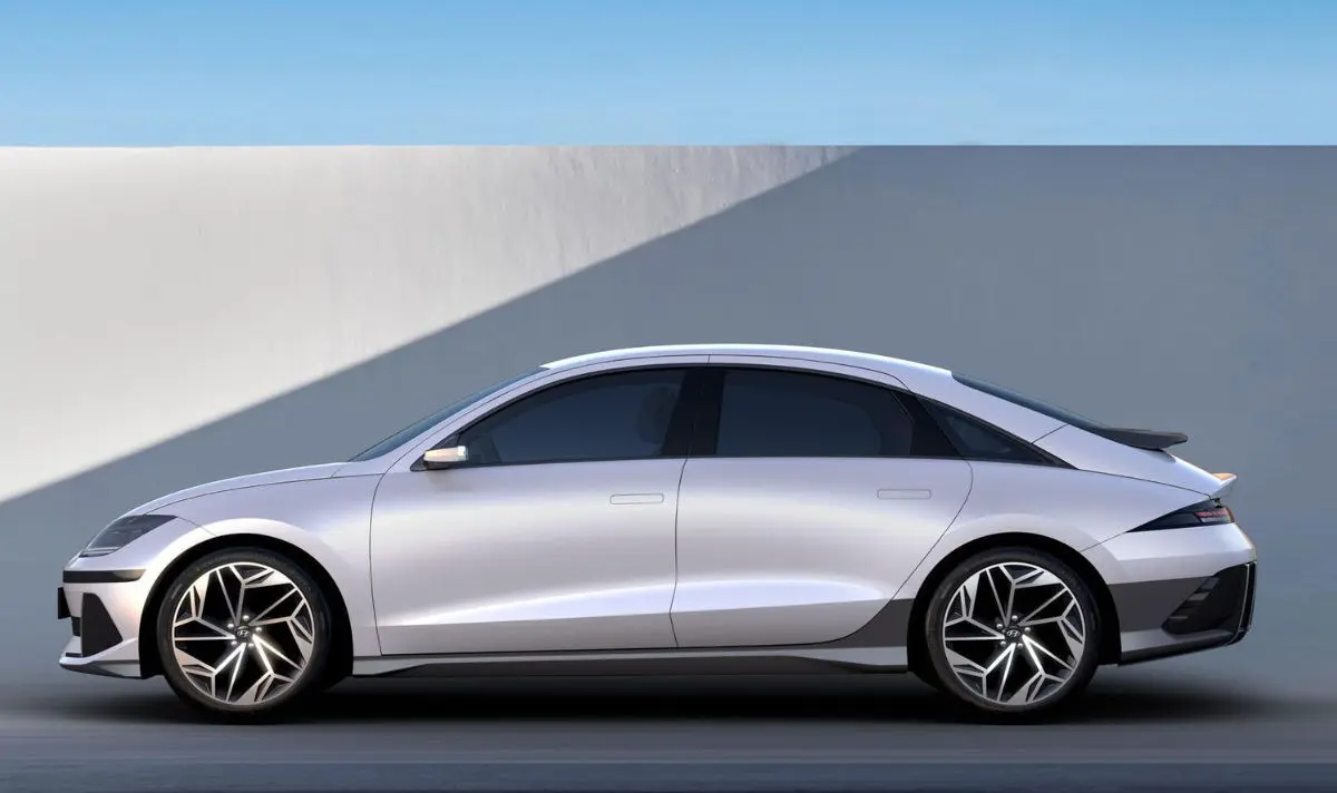 بررسی Hyundai Ioniq 6 (هیوندای آیونیک 6)؛ فناوری‌های هوشمند