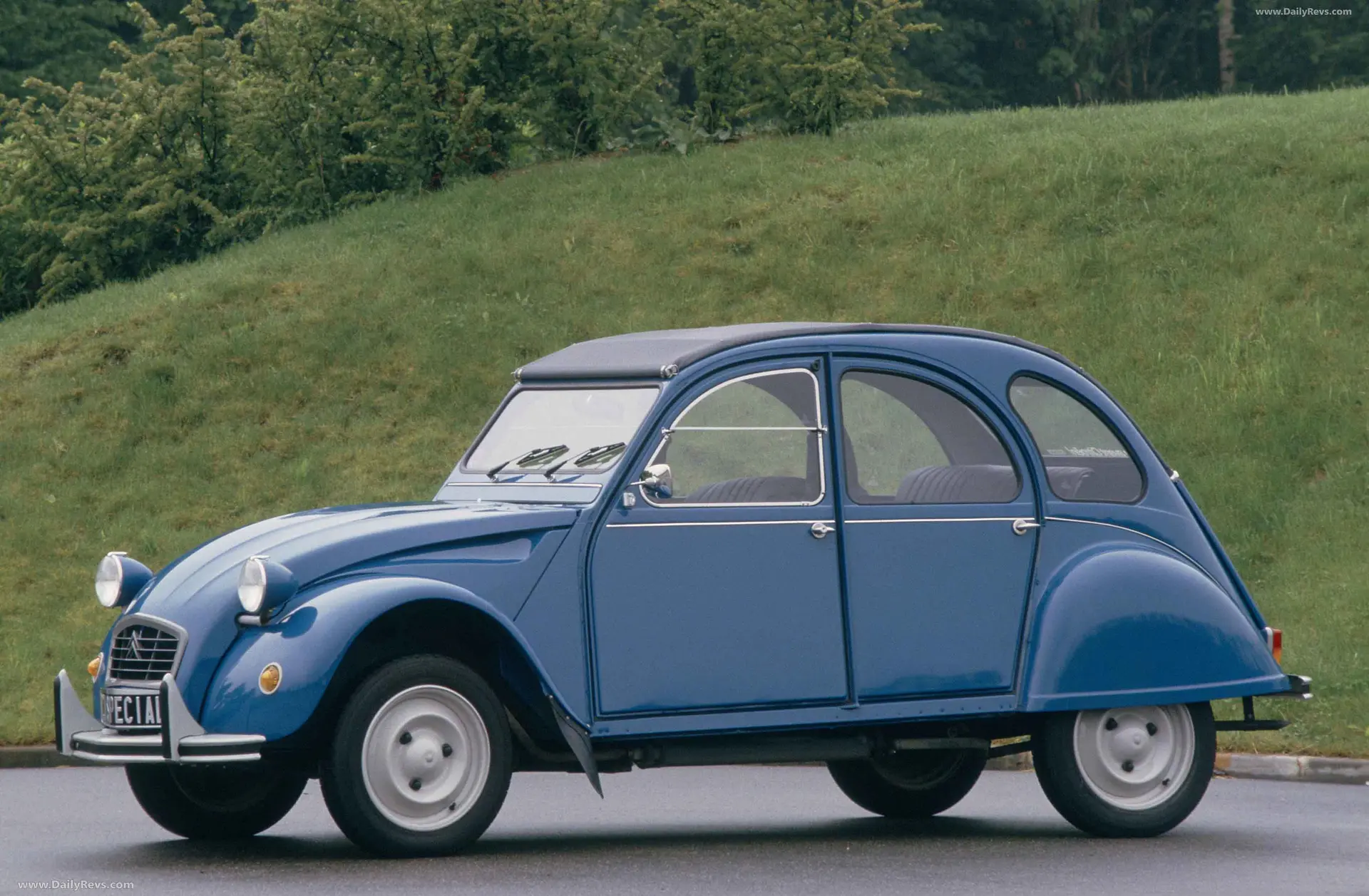 بررسی سیتروئن 2CV (Citroën 2CV)؛ تاریخچه و مشخصات فنی