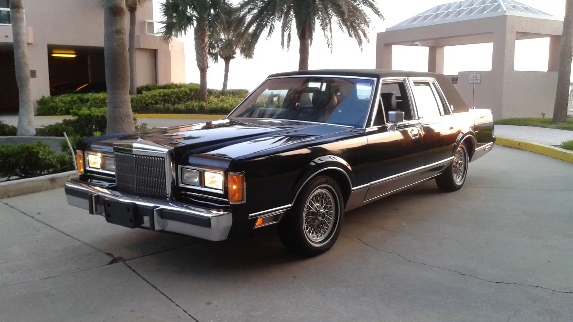 بررسی Lincoln Town Car؛ تاریخچه و امکانات