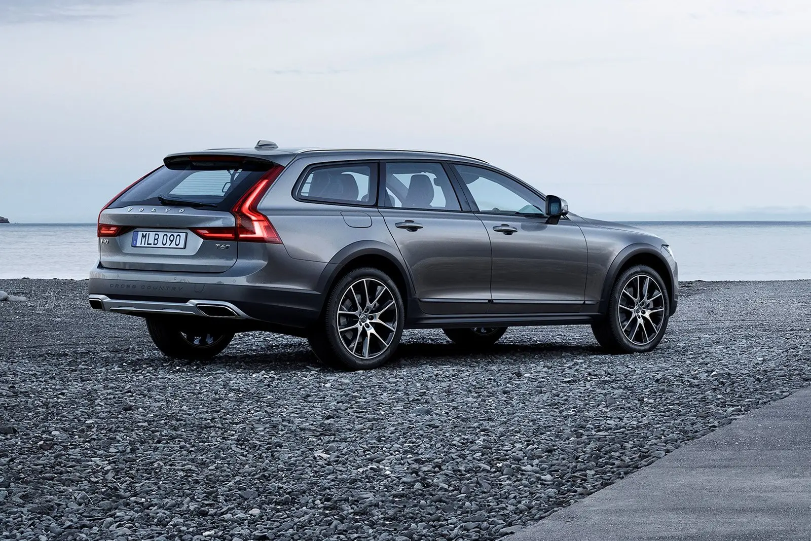 بررسی Volvo V90؛ مشخصات فنی و امکانات