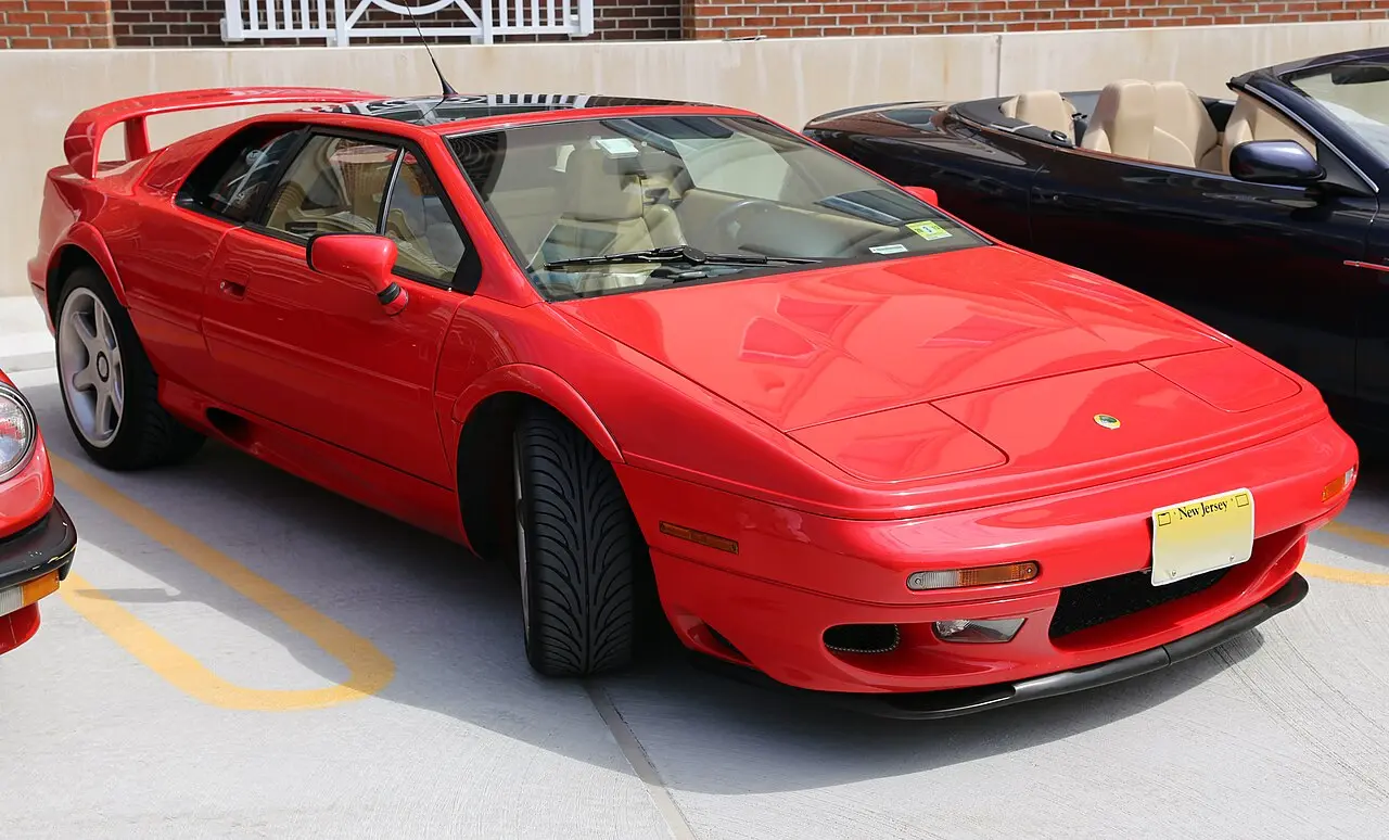 بررسی Lotus Esprit؛ تاریخچه و مشخصات فنی