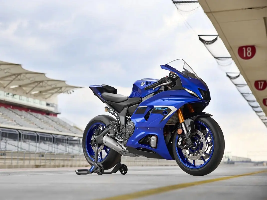 بررسی Yamaha R7 (یاماها R7)؛ مشخصات فنی و عملکرد