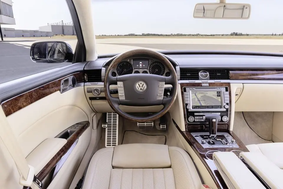 بررسی فولکس‌واگن فاِیتون (Volkswagen Phaeton)؛ تاریخچه و امکانات لوکس