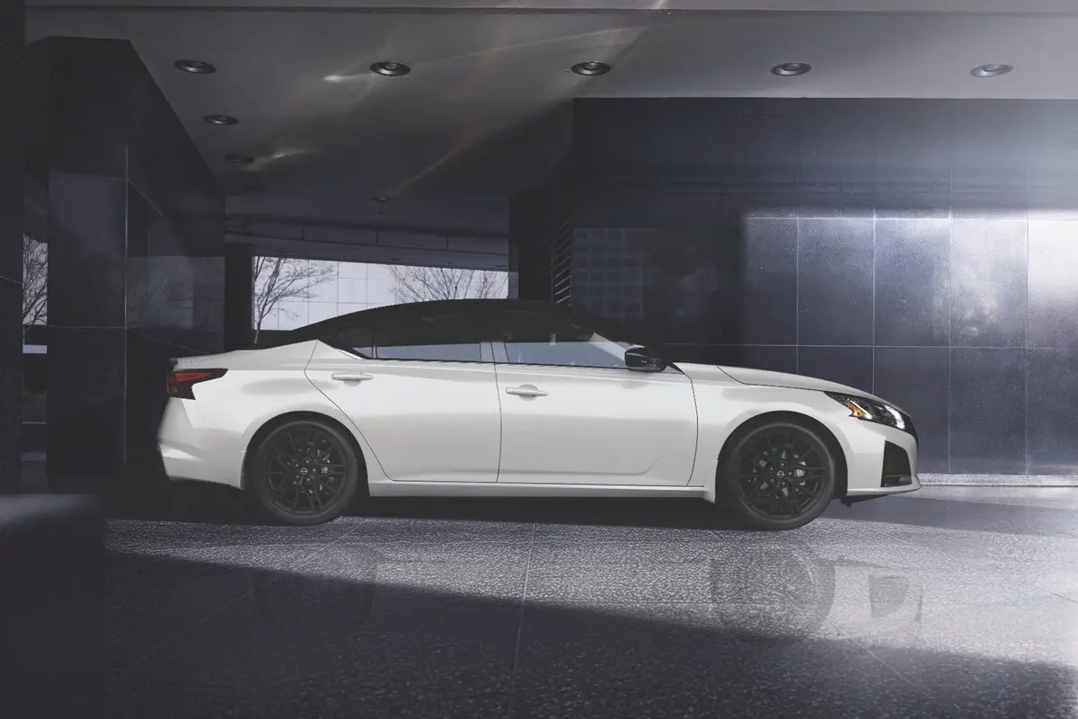بررسی Nissan Altima؛ مشخصات فنی و تجربه رانندگی