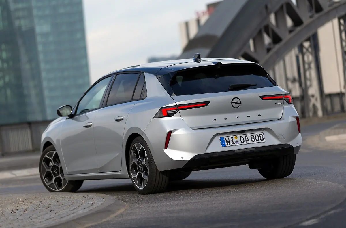 بررسی Opel Astra؛ مشخصات فنی و امکانات