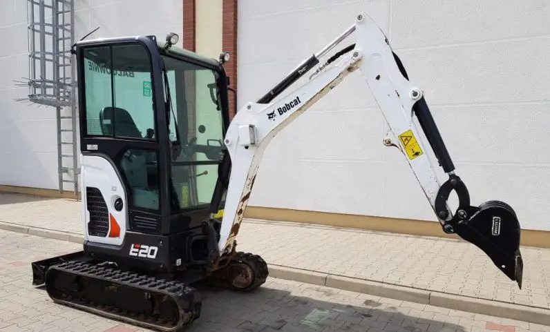 بررسی Bobcat E20 (بابکت E20)؛ مشخصات فنی مینی بیل