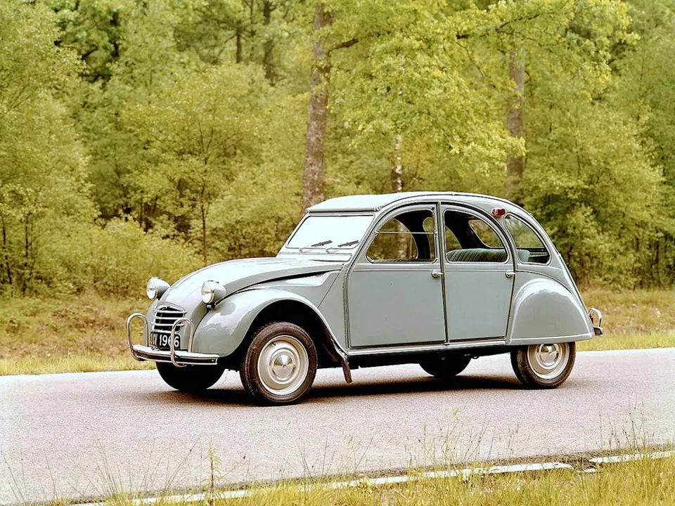 بررسی Citroën 2CV؛ تاریخچه و مشخصات فنی