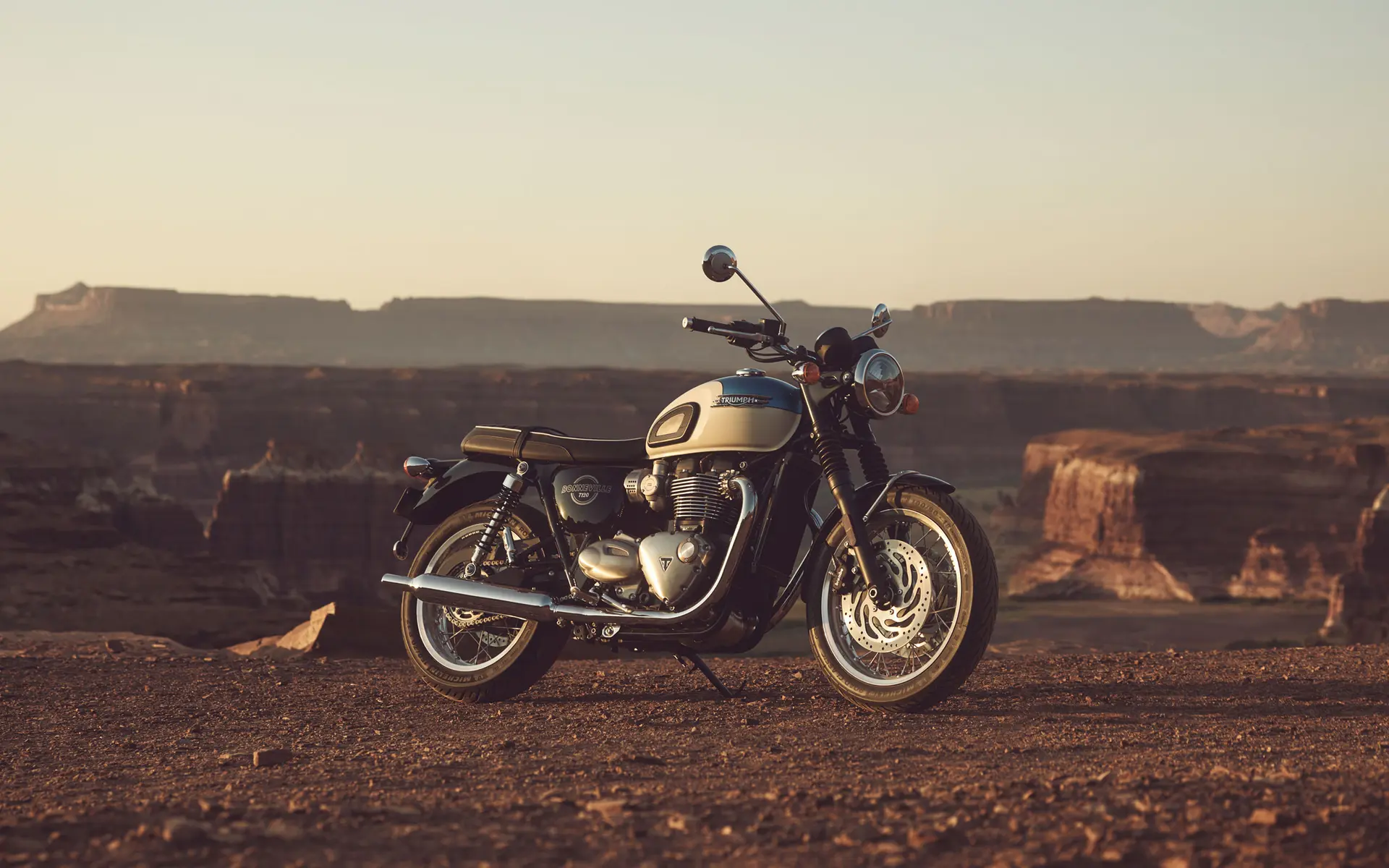 بررسی Triumph Bonneville (تریومف بونویل)؛ تاریخچه و مشخصات فنی